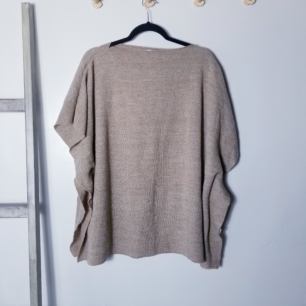 NWT NEW YORK & COMPANY PONCHO BROWN AND WHITE SIZE SMALL